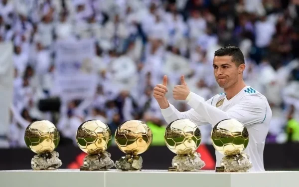 Ronaldo Quả bóng Vàng năm nào? Hành trình chinh phục đỉnh cao của CR7 qua 5 lần đăng quang