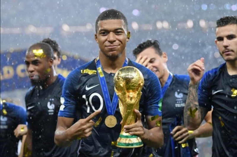 Mbappe sở hữu loạt danh hiệu đáng mơ ước, trong đó nổi bật là chức vô địch World Cup 2018. 