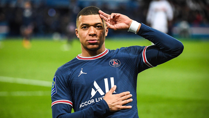 Trong màu áo PSG, Mbappe phát triển thành siêu sao với nhiều bàn thắng và danh hiệu quốc nội. 