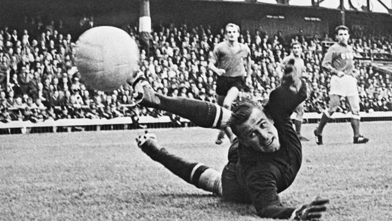 Lev Yashin được coi là một trong những thủ môn vĩ đại nhất mọi thời đại