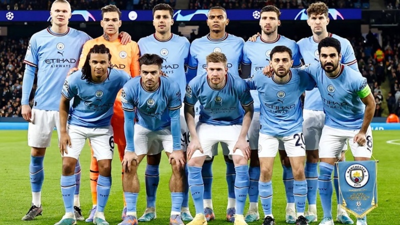 Đội hình Man City mùa 2022/23 sở hữu sự cân bằng giữa ngôi sao tấn công, tuyến giữa kiểm soát và hàng thủ chắc chắn. 