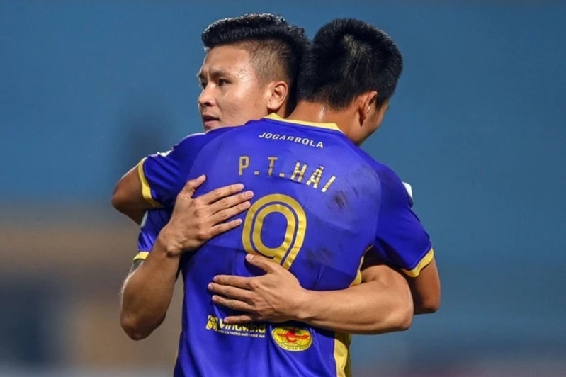 Sự nghiệp Quang Hải trải qua nhiều giai đoạn đáng chú ý từ Hà Nội FC, đội tuyển Việt Nam, Pau FC đến Công An Hà Nội. 
