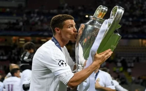 Ronaldo sinh năm bao nhiêu? Tiểu sử về siêu sao bóng đá thế giới