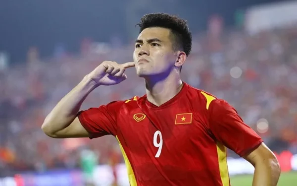 Tiến Linh cao bao nhiêu? Chiều cao thực và lợi thế hình thể của tiền đạo số 1 ĐTVN