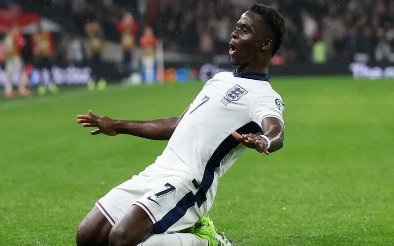bukayo saka tai nang va phong cach thi dau noi bat