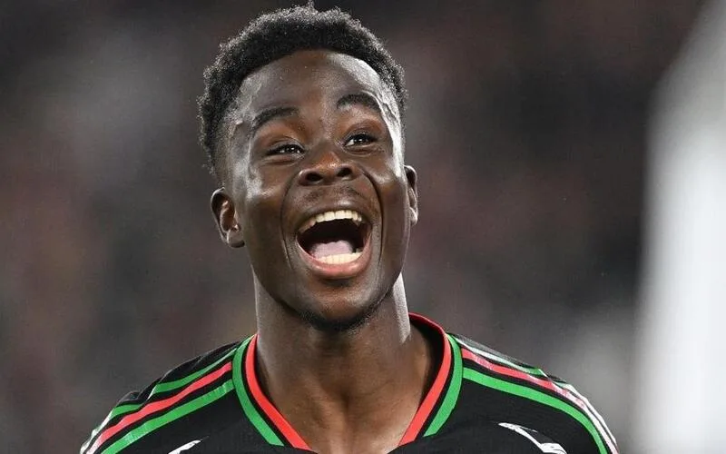 bukayo saka tai nang va phong cach thi dau noi bat